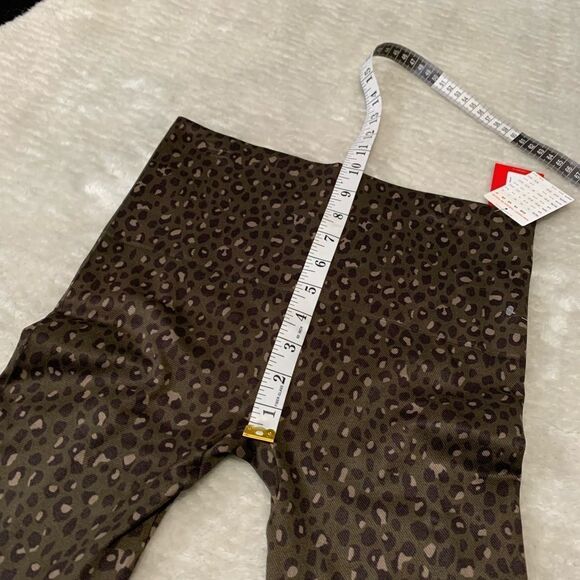 Spanx Look At Me Now Seamless Leggings Olive Leopard Womens Large New NWT - Picture 3 of 8